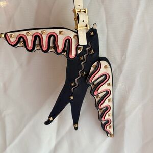 Valentino Garavani Rockstud Leather Swallow Bag Charm with Ornate Patterns. ♥️💝